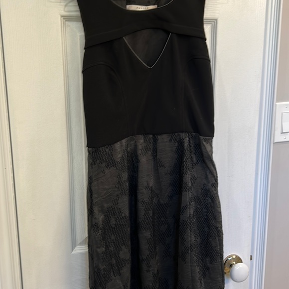 Black peekaboo collar dress in very good condition size 4 - Picture 1 of 3